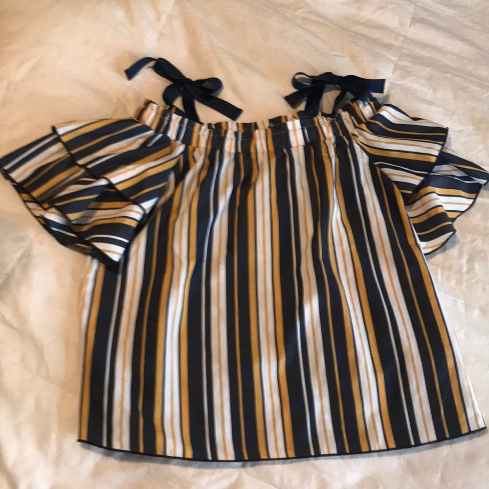 Off-shoulder top with ribbon straps.